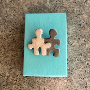 👩‍❤️‍👨  Puzzle Couple Handmade Ceramic Hat or Lapel Pin, Vintage, EUC